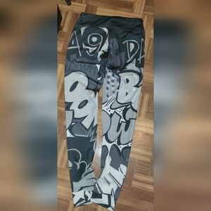 Womens work out leggings Comic POP ART leggings sz M - not CVG leggings -